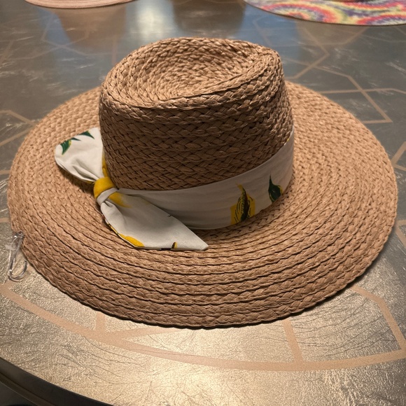 NWT Adjustable Vince CaminoStraw Hat